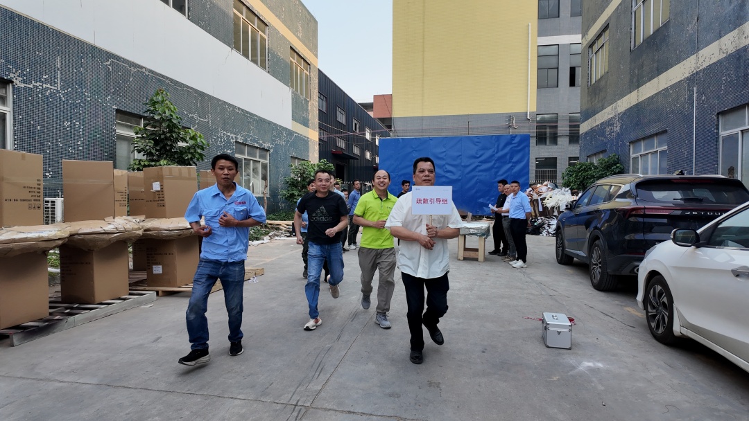 疏散引导组火速行动