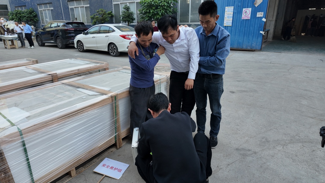 安全救护组及时救护