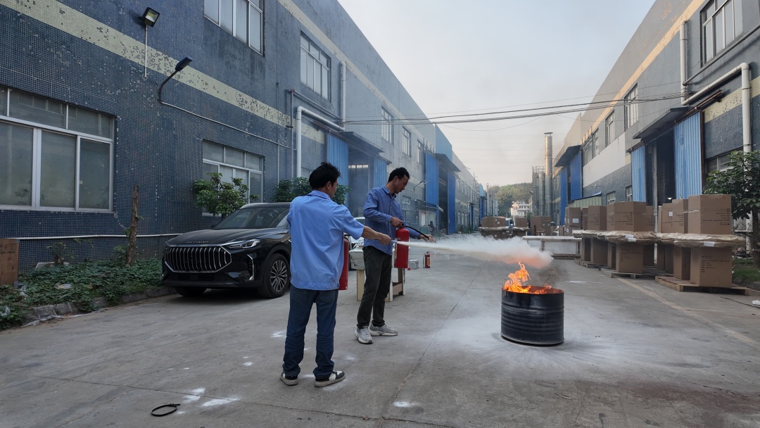 消防器材使用培训-度高酒店家具