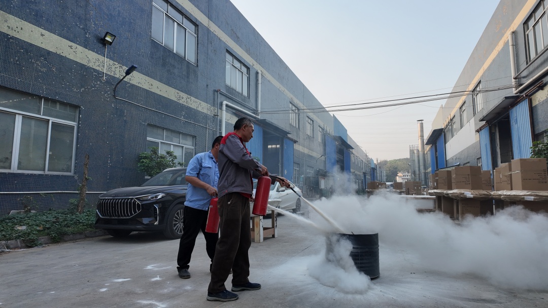 消防器材使用培训-度高酒店家具