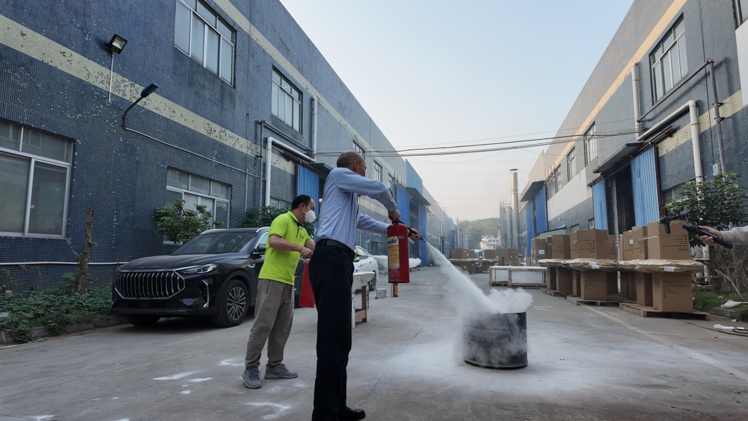 消防器材使用培训-度高酒店家具