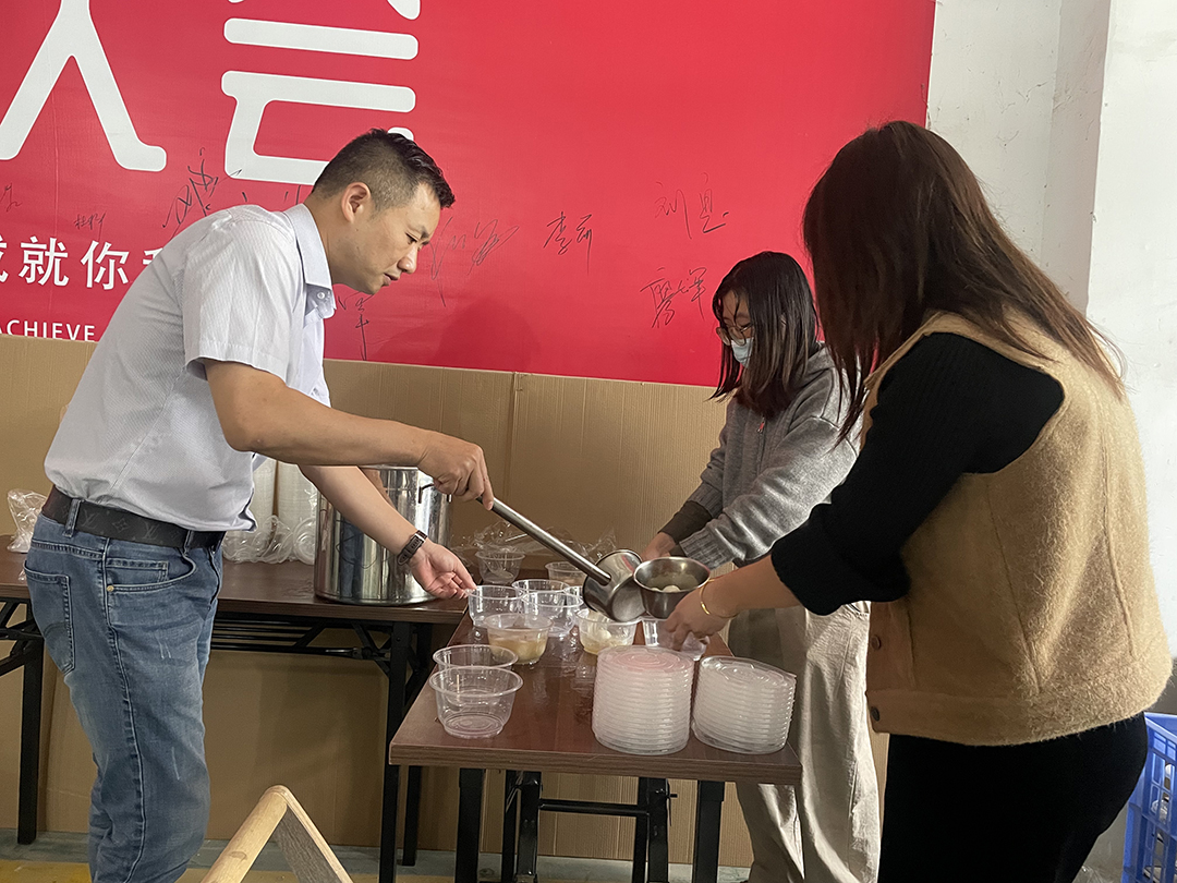 度高酒店家具为员工派送暖心汤圆