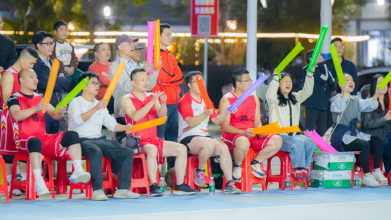 度高酒店家具助威团加油声、呐喊声此起彼伏 度高酒店家具助威团加油声、呐喊声此起彼伏