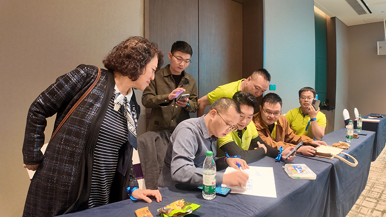 度高酒店家具2025年度团建之拓展游戏环节