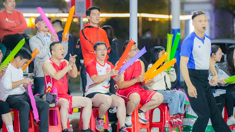 度高酒店家具助威团加油声、呐喊声此起彼伏 度高酒店家具助威团加油声、呐喊声此起彼伏