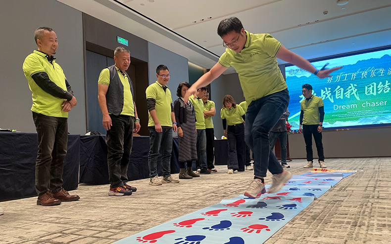 度高酒店家具2025年度团建之拓展游戏环节