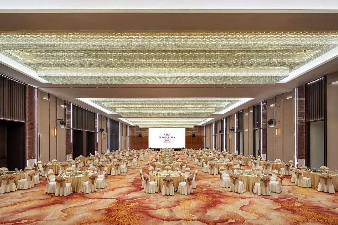 皇冠假日酒店宴会厅家具落地 皇冠假日酒店宴会厅家具落地
