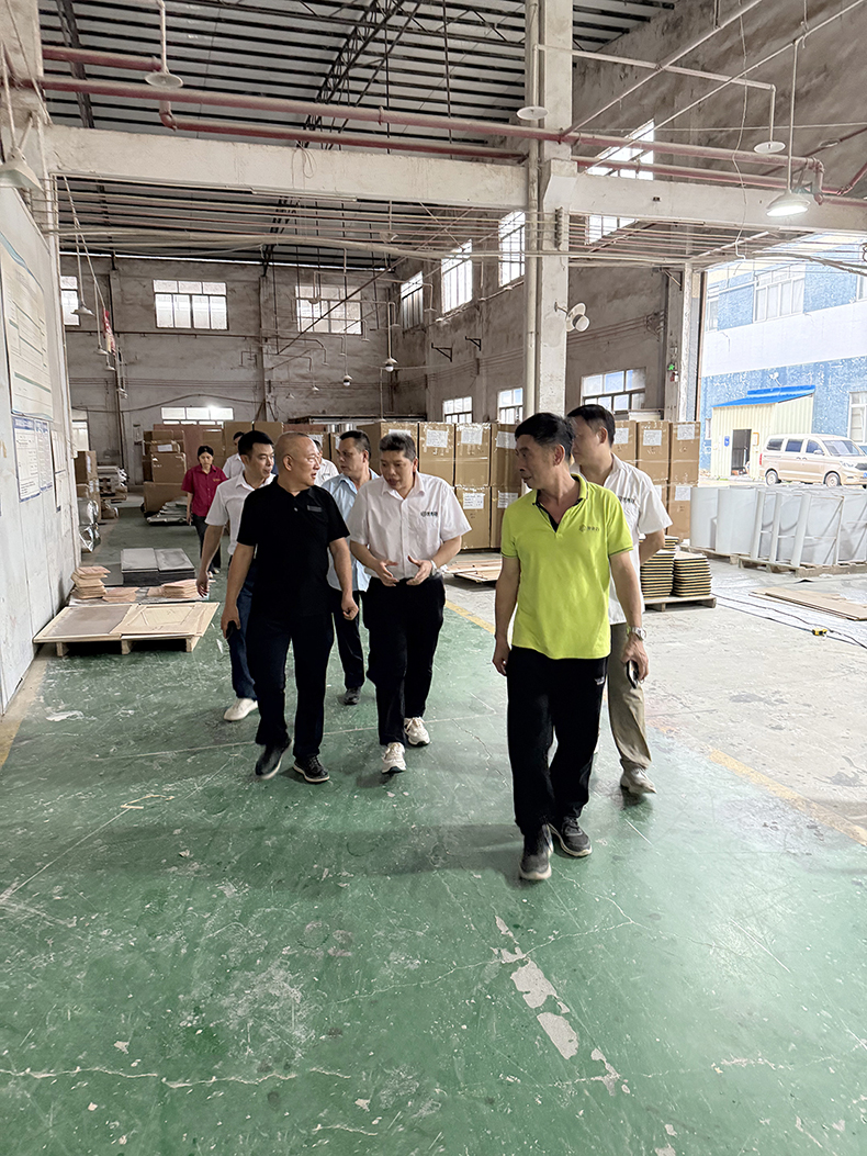 5月21日，度高家具生产车间开展安全消防检查工作