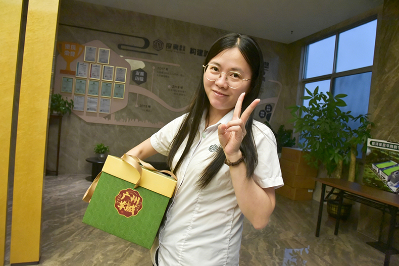 度高家具各岗位员工领取端午福利