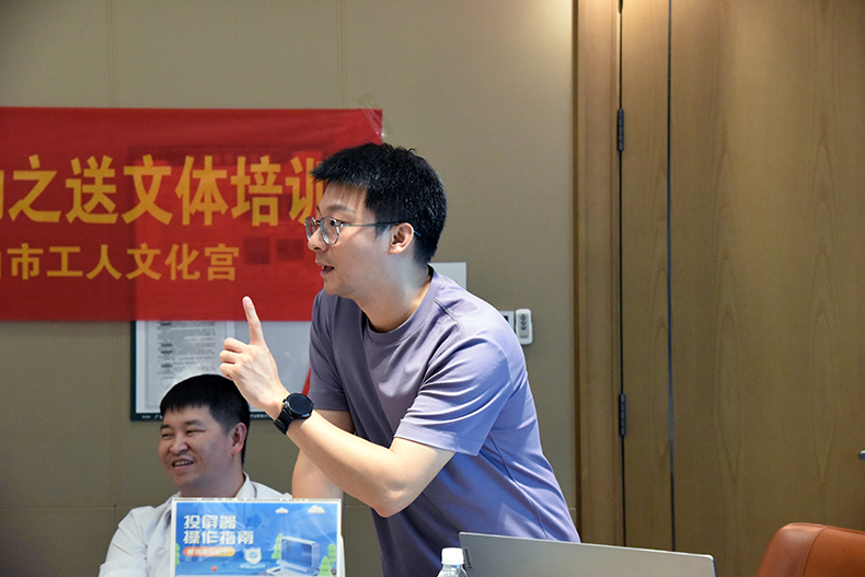 酒店家具企业团队协作沟通培训讲师授课 酒店家具企业团队协作沟通培训讲师授课