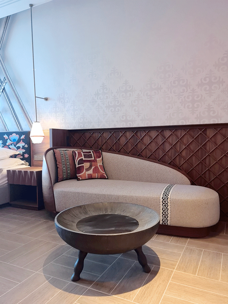 IHG英迪格酒店客房固装家具落地效果