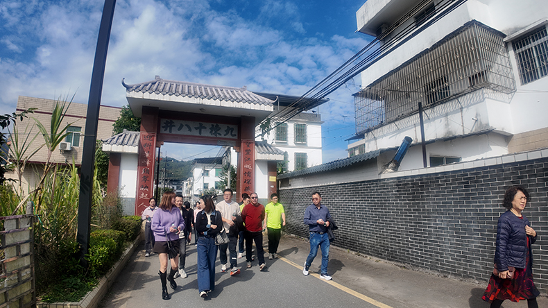 度高酒店家具2025年度团建之探访客家围屋“九栋十八井”