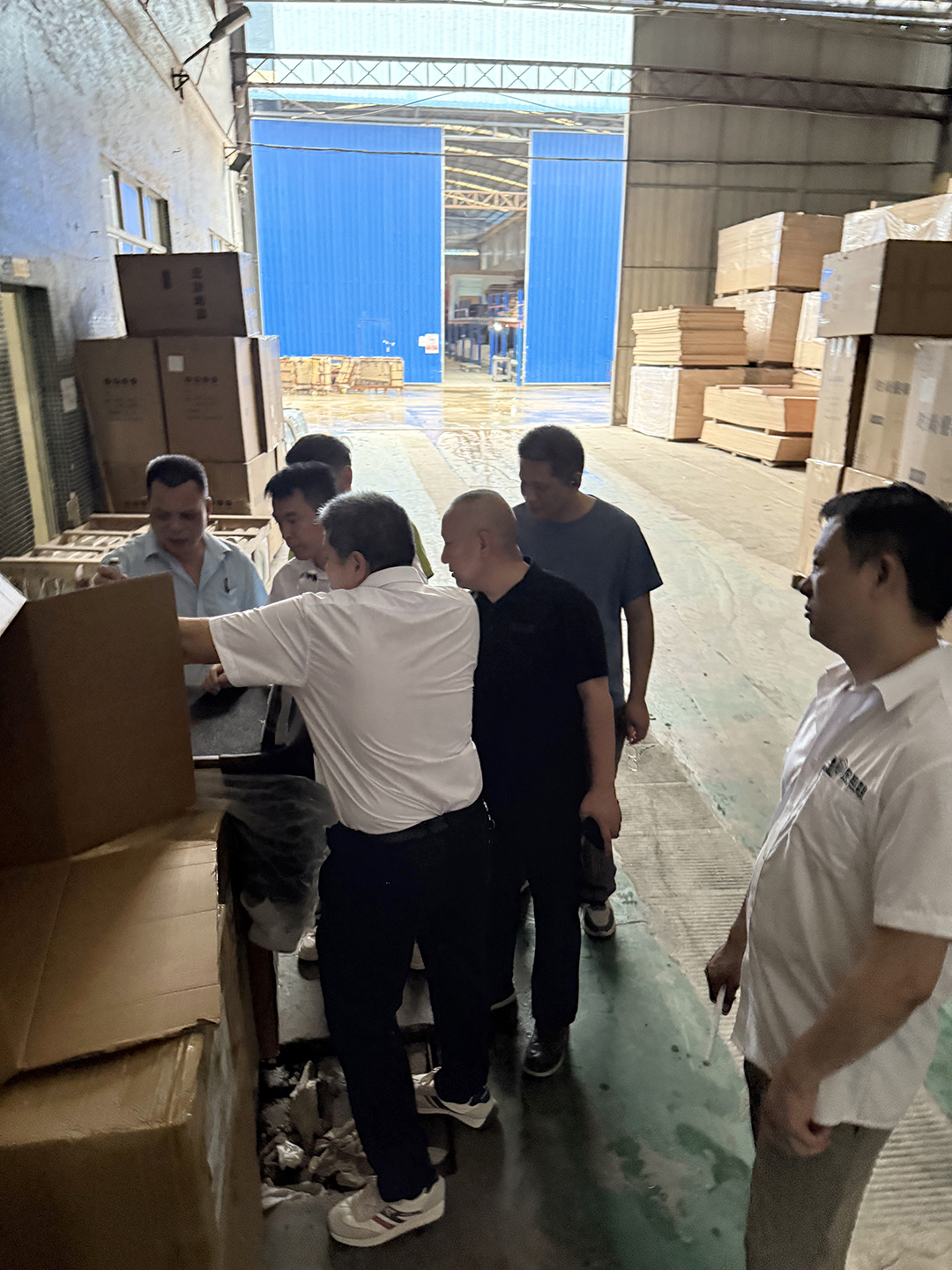 5月21日，度高家具生产车间开展安全消防检查工作