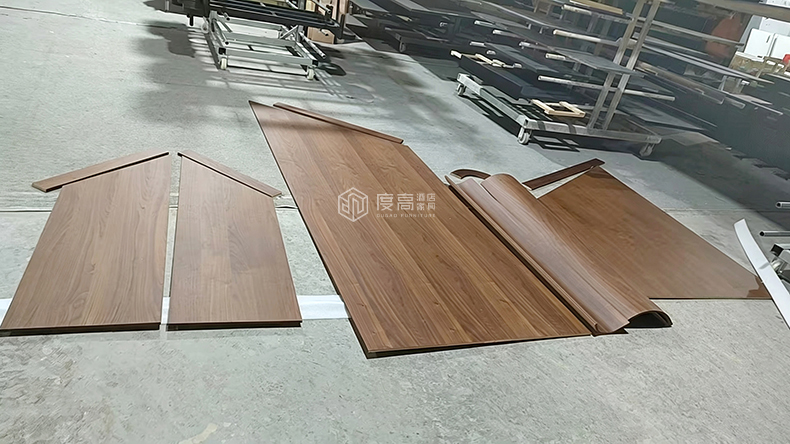 喀纳斯禾木英迪格酒店公区固装家具