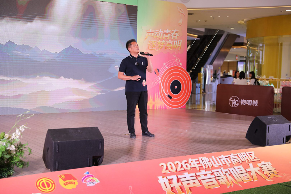 度高家具职工深情演唱歌曲《为了谁》