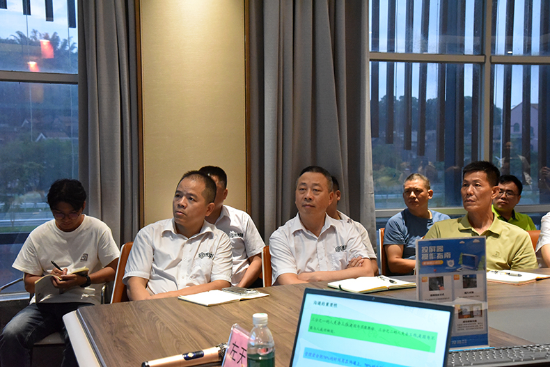 酒店家具厂骨干员工集中学习沟通技巧