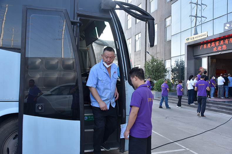 度高家具员工参与健康体检现场 度高家具员工参与健康体检现场