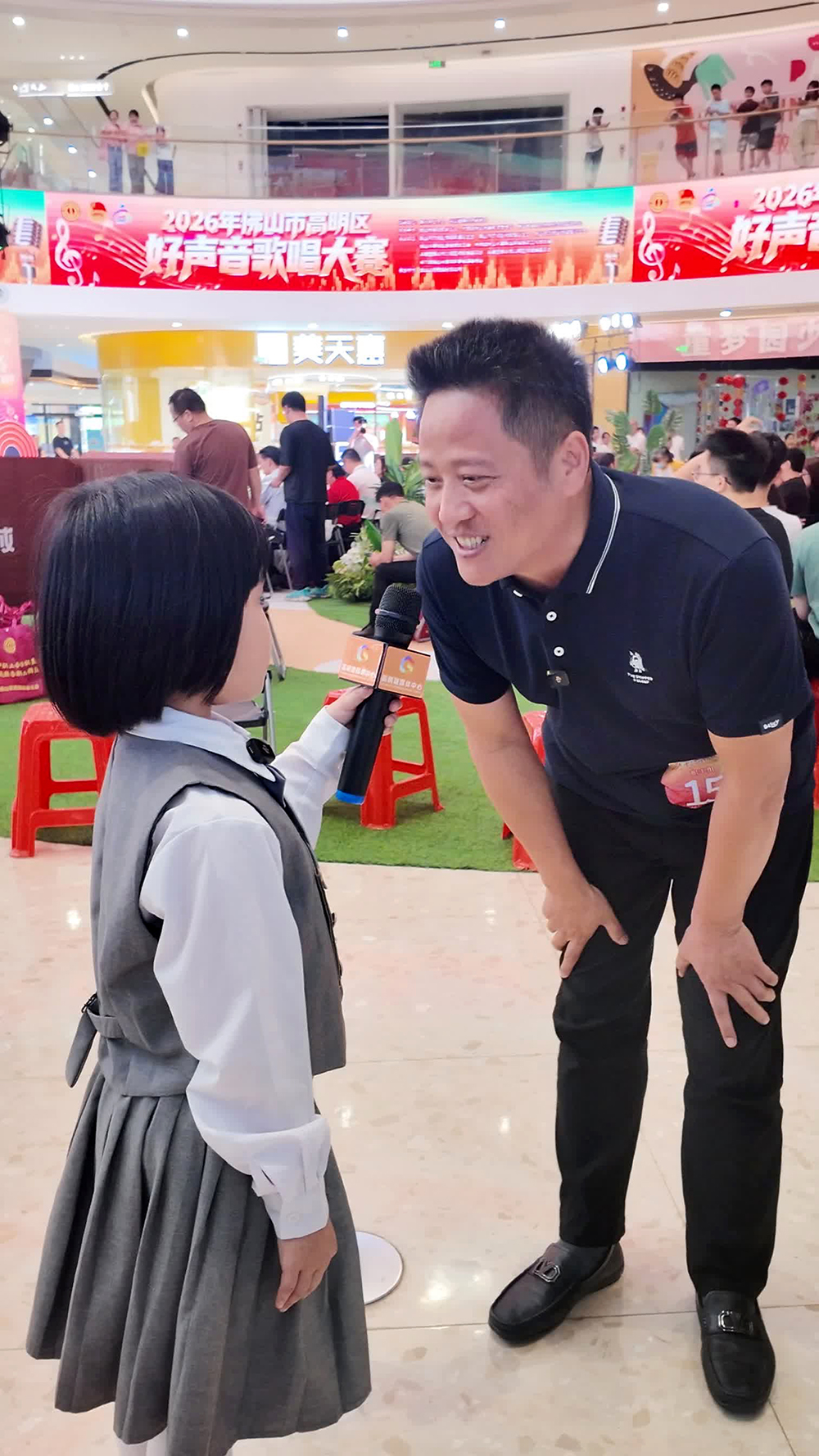 度高酒店家具职工赛后接受高明融媒小记者采访