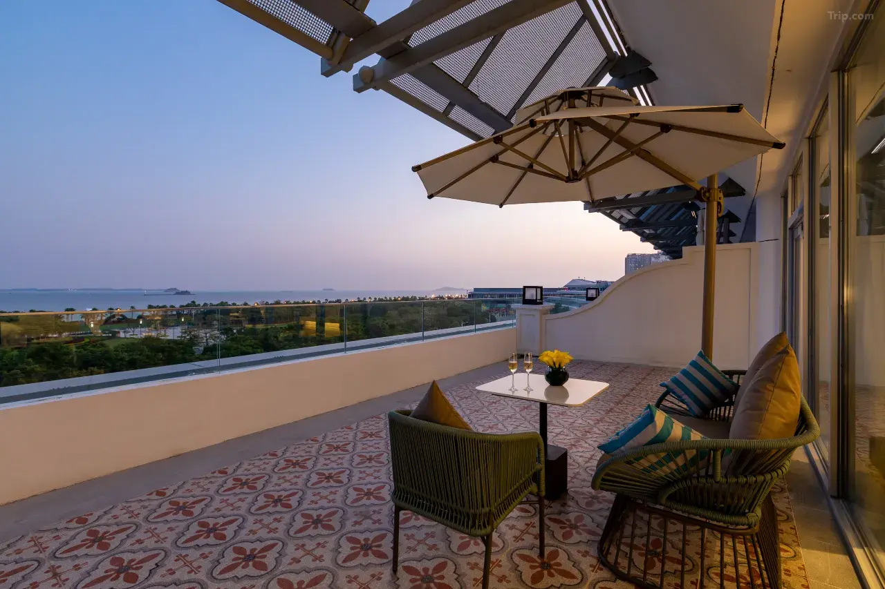 厦门滨海悦华酒店推窗见海