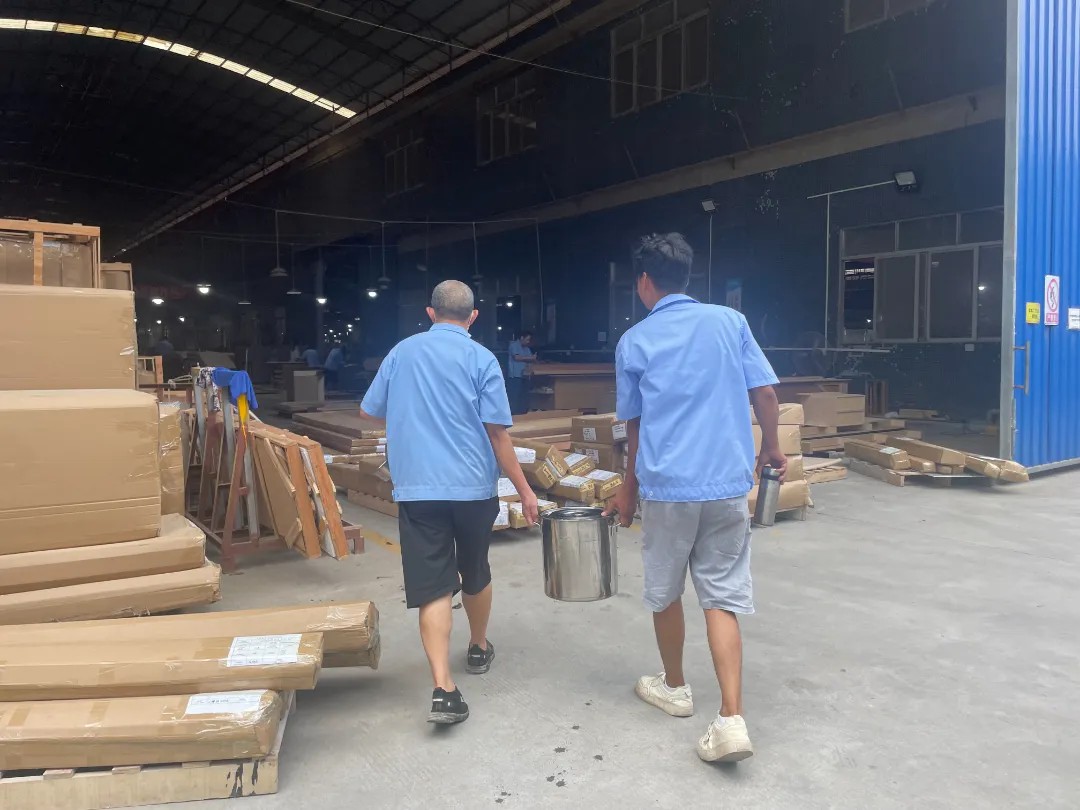 绿豆汤消暑意，关怀沁人心丨度高酒店家具开展防暑降温送清凉活动