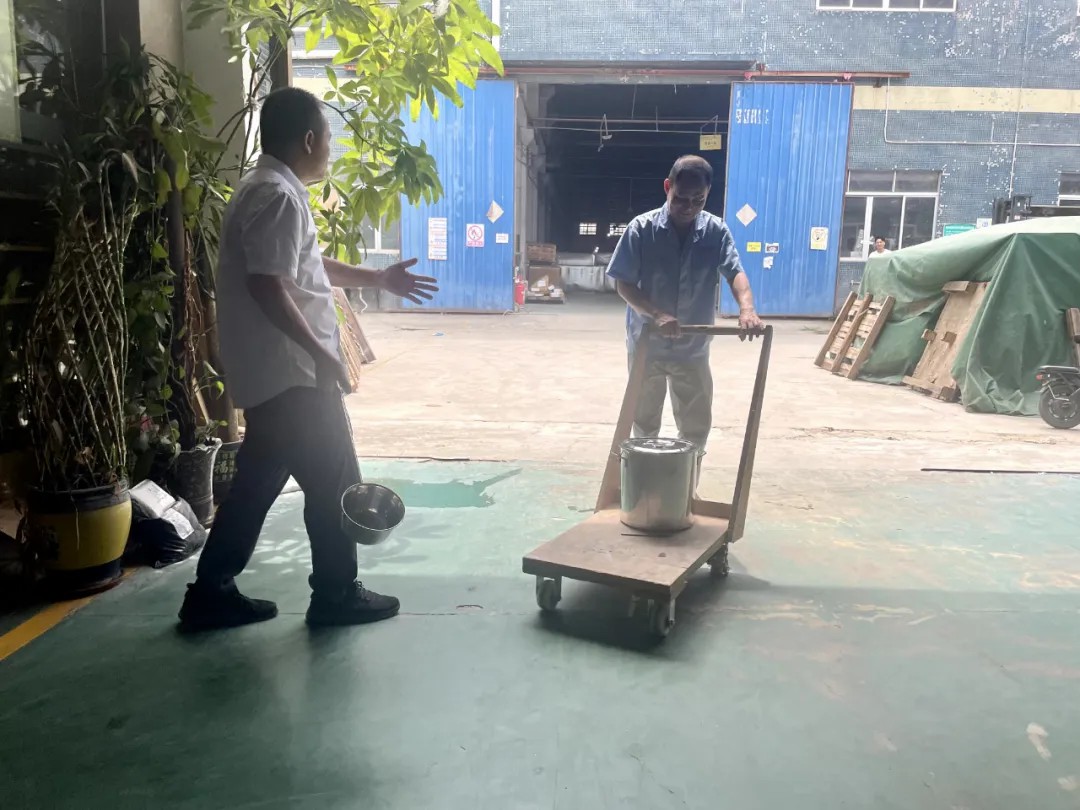 绿豆汤消暑意，关怀沁人心丨度高酒店家具开展防暑降温送清凉活动