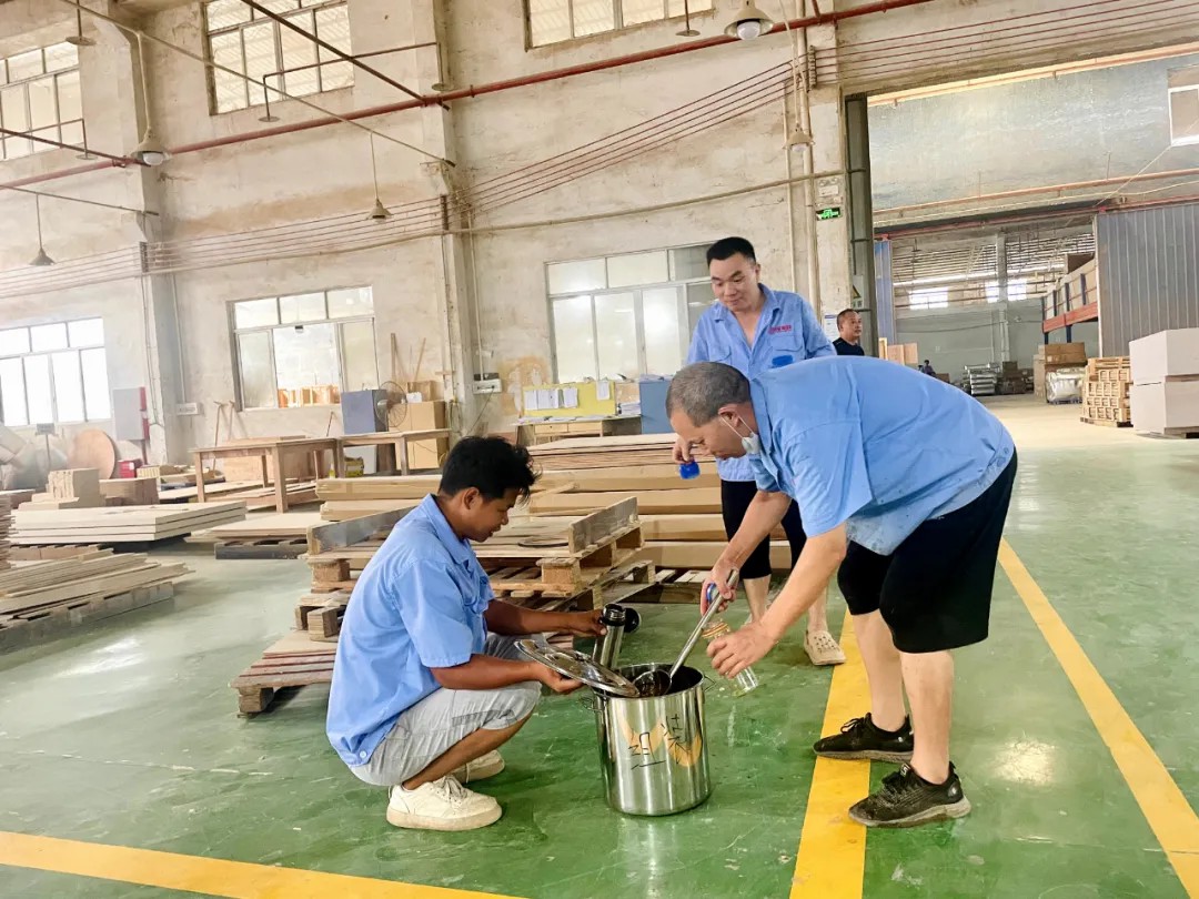 绿豆汤消暑意，关怀沁人心丨度高酒店家具开展防暑降温送清凉活动