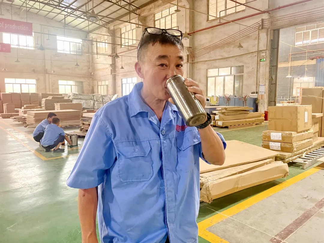 绿豆汤消暑意，关怀沁人心丨度高酒店家具开展防暑降温送清凉活动