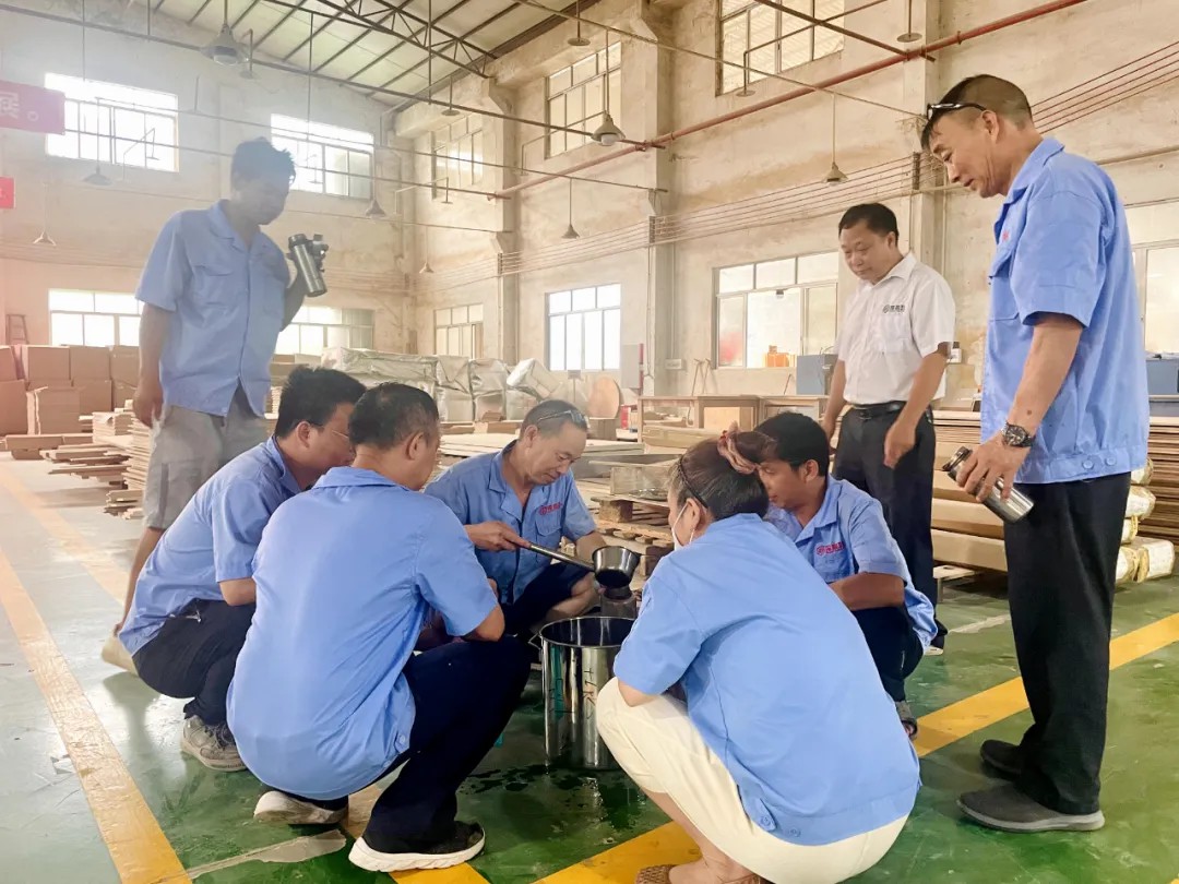 绿豆汤消暑意，关怀沁人心丨度高酒店家具开展防暑降温送清凉活动