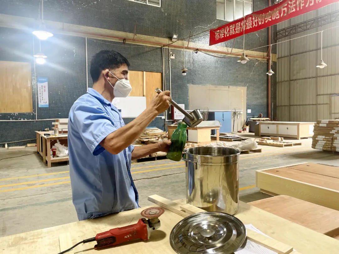 绿豆汤消暑意，关怀沁人心丨度高酒店家具开展防暑降温送清凉活动