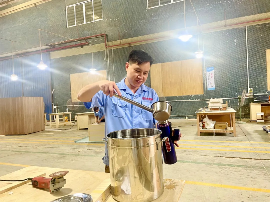 绿豆汤消暑意，关怀沁人心丨度高酒店家具开展防暑降温送清凉活动