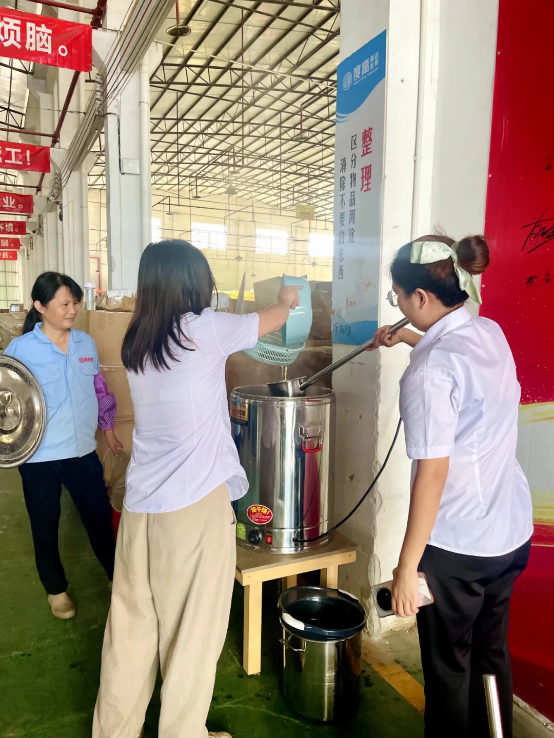 绿豆汤消暑意，关怀沁人心丨度高酒店家具开展防暑降温送清凉活动