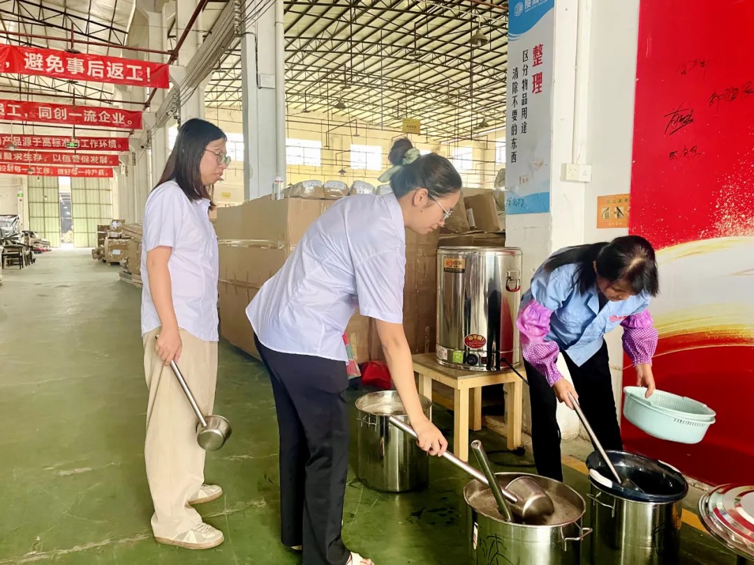 绿豆汤消暑意，关怀沁人心丨度高酒店家具开展防暑降温送清凉活动