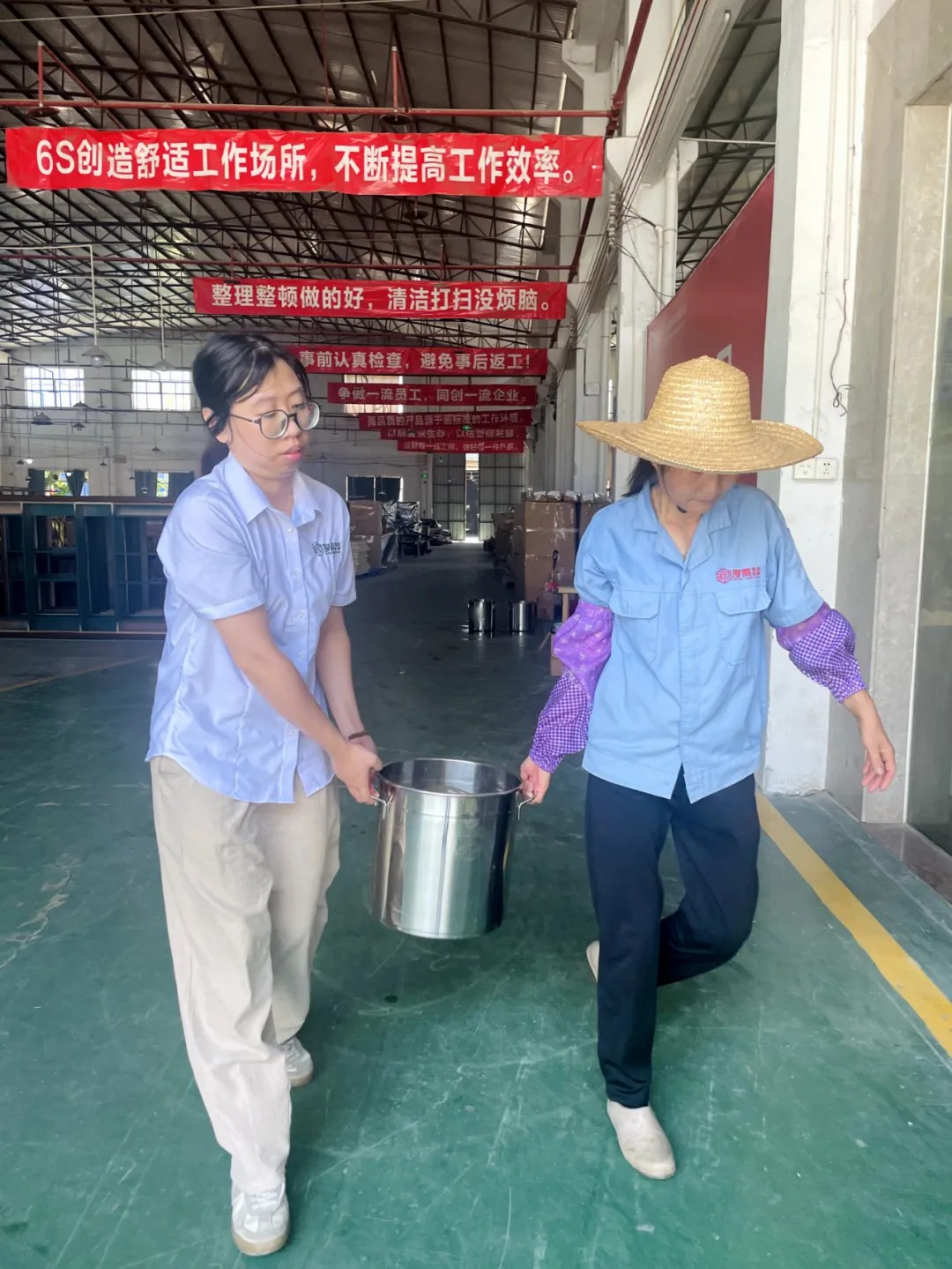 绿豆汤消暑意，关怀沁人心丨度高酒店家具开展防暑降温送清凉活动